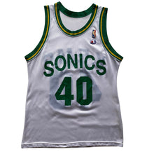 Load image into Gallery viewer, 90s Seattle SuperSonics Shawn Kemp Jersey
